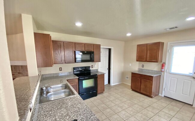 Foto del edificio - Open Floorplan and Amazing Resort Style Community!