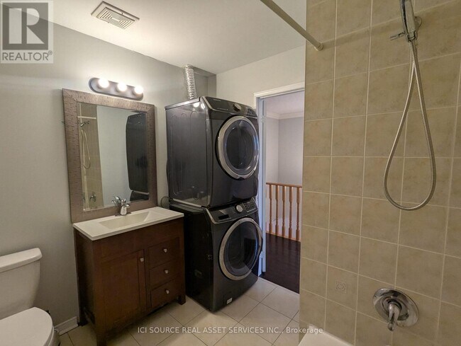 Building Photo - 77 Rainbow Valley Crescent