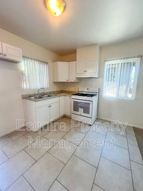 Building Photo - 319 HILL