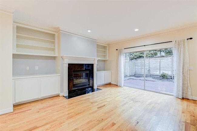 Building Photo - 6012 Kirby Dr