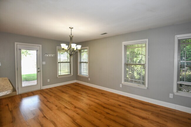 Building Photo - 729 Willow Shoals Dr SW