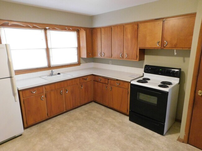 Foto del edificio - 2 bedroom/1 bath duplex in NE El Dorado