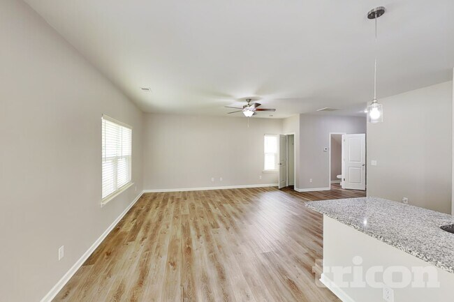Foto del edificio - 205 Spring Knoll Dr