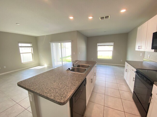 Building Photo - 7206 Samuel Ivy Dr Tampa, FL 33619