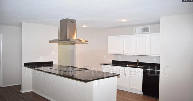 Building Photo - 5536 King Dr