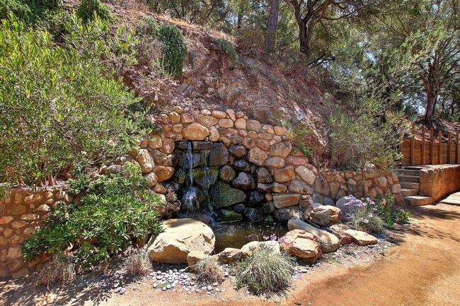 Building Photo - 3021 Hidden Valley Ln