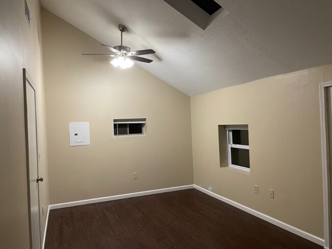 Foto del edificio - 3757 Highmont St