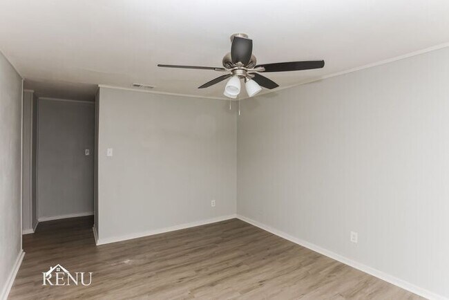 Foto del edificio - 233 Creek Cove Dr
