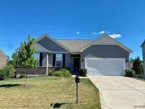 Building Photo - 4612 Siesta Dr