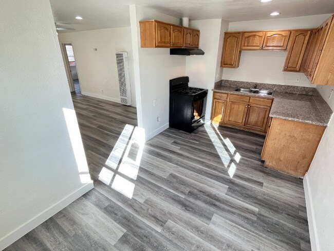 Foto del edificio - 1604 N H St