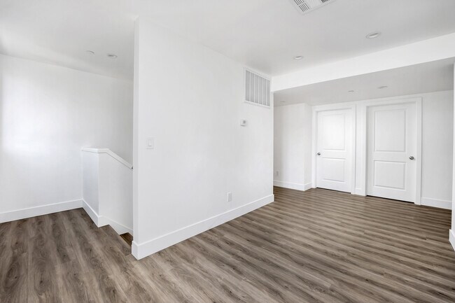 Building Photo - 1106 W 41st St