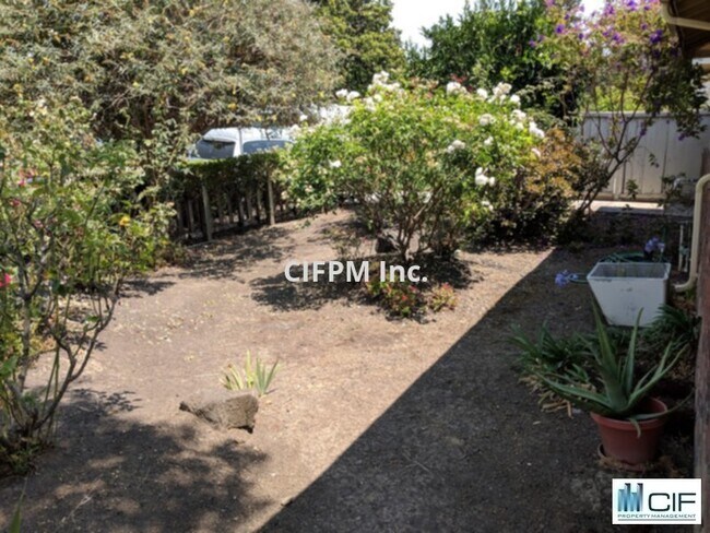 Building Photo - 2042 Lynnhaven Dr