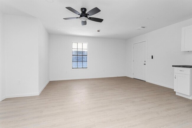 Building Photo - 16016 Green Manor Dr