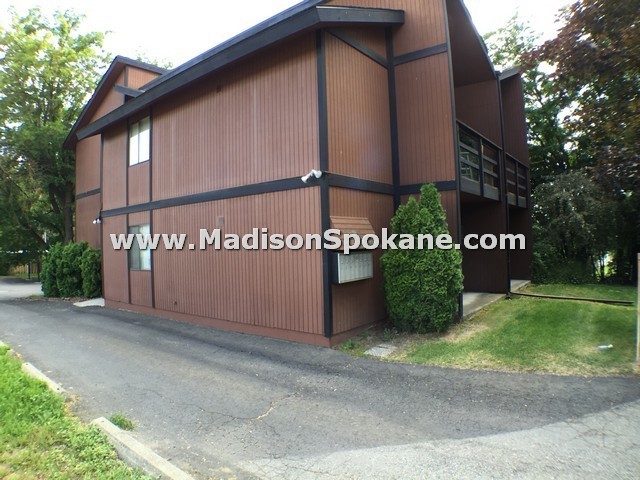 Building Photo - 3128 E 28th Ave