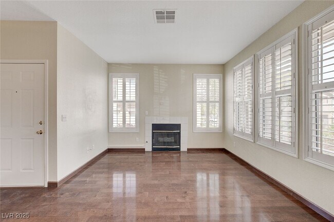 Foto del edificio - 251 S Green Valley Pkwy