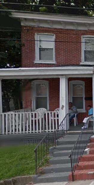Primary Photo - 100 W 24th St