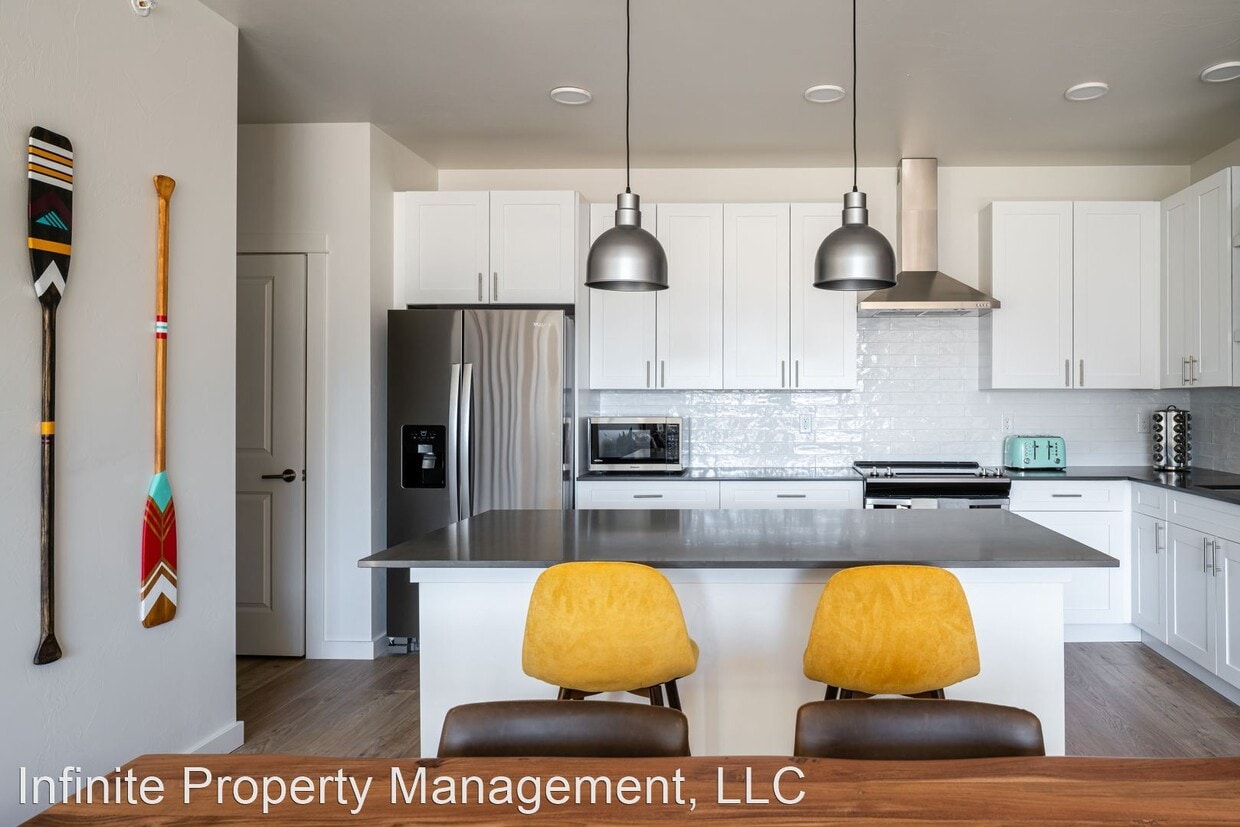 3 br, 2 bath House 2221 C Willow Drive U... House Rental in