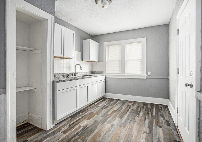 Foto del edificio - 16224 Kentucky St