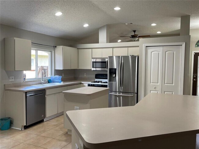Building Photo - 1527 Scotch Pine Dr