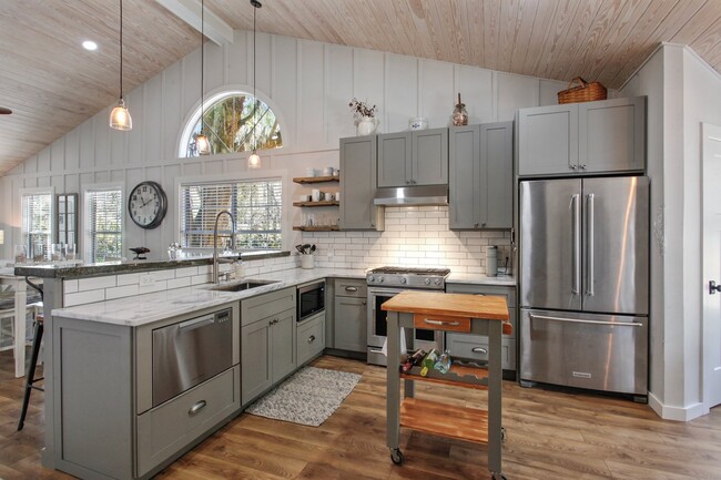 Foto del edificio - 70 River Oaks Cir