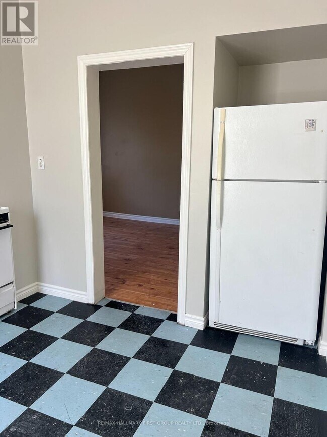 Photo du bâtiment - 730 Simcoe St S