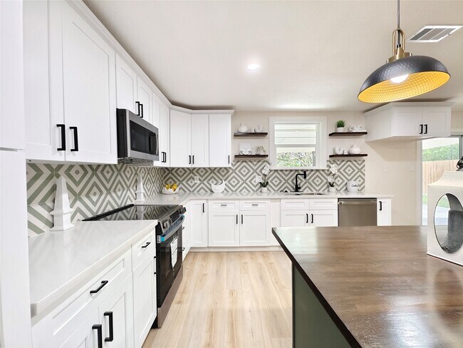Building Photo - 9906 Bassoon Dr