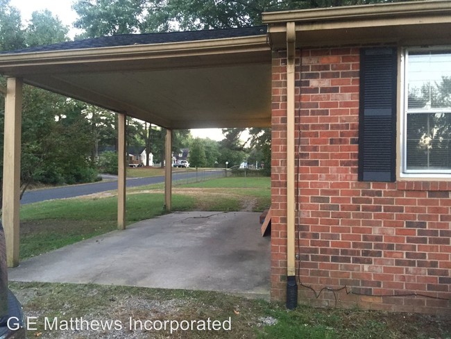 Building Photo - 3 br, 1.5 bath House - 24115 River Road