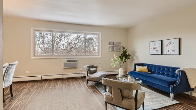 Living Room - 1415 W Pratt Blvd