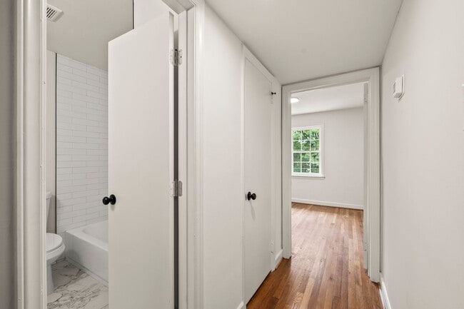 Foto del edificio - 1640 W Northwest Blvd