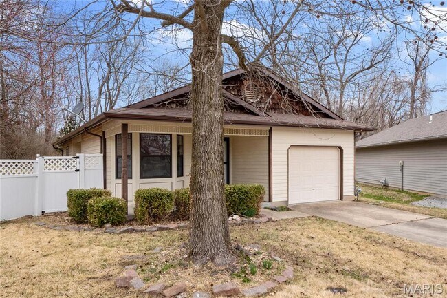 Foto del edificio - 701 Oak Hollow Ct