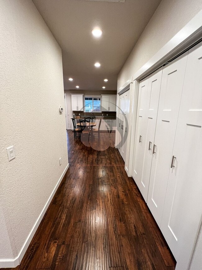 Building Photo - All-Inclusive Stayton Living! Rent Includes All Utilities, Internet, and a Private Garage!