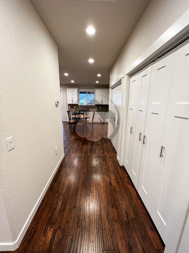 Foto del edificio - All-Inclusive Stayton Living! Rent Includes All Utilities, Internet, and a Private Garage!