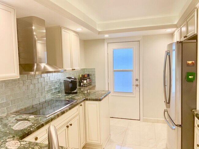 Building Photo - 145 S Ocean Ave