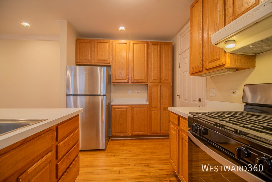 Foto principal - 7648 N Greenview Ave
