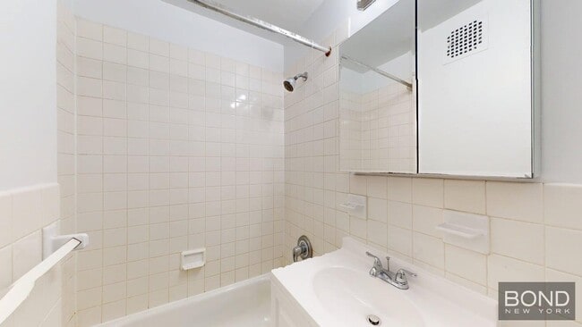 Foto del edificio - 1483 First Avenue