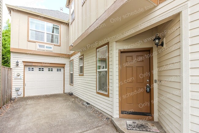 Building Photo - 20703 SW Rosemount St