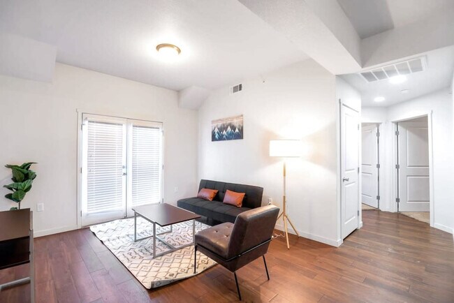 Foto del edificio - 1758 6th Ave