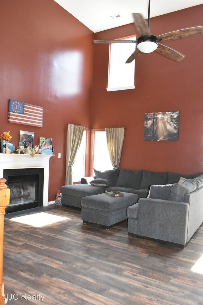 Building Photo - 4 br, 2.5 bath House - 131 Wellington Dr