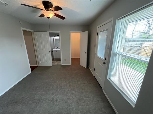 Foto del edificio - 4919 Lovell Ave