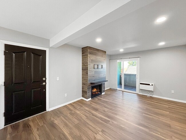 Building Photo - Charming 1BD/1BA Condo in Allied Gardens W...