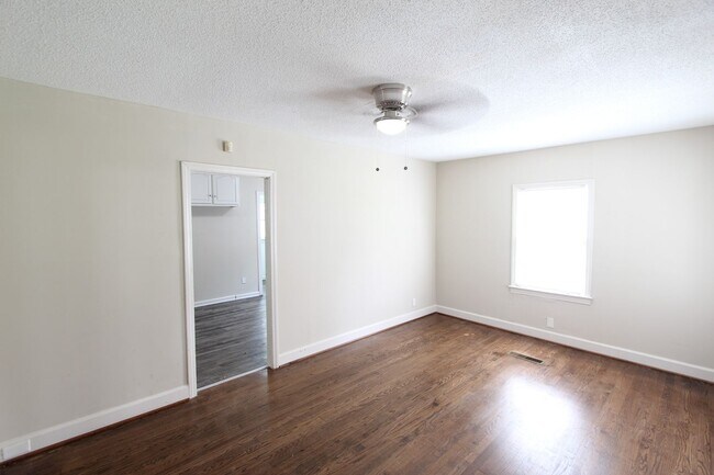 Foto del edificio - Belview Beauty!  Cute ! Cute! Cute! New on the Market and Newly Renovated!