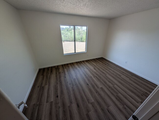 Building Photo - 1430 N Leawood Pl