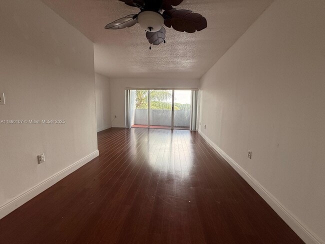 Building Photo - 9357 Fontainebleau Blvd