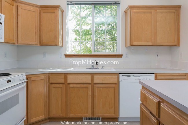 Building Photo - 14987 SE Elm Park Dr