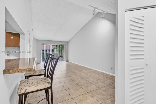 Building Photo - 1044 Coral Club Dr