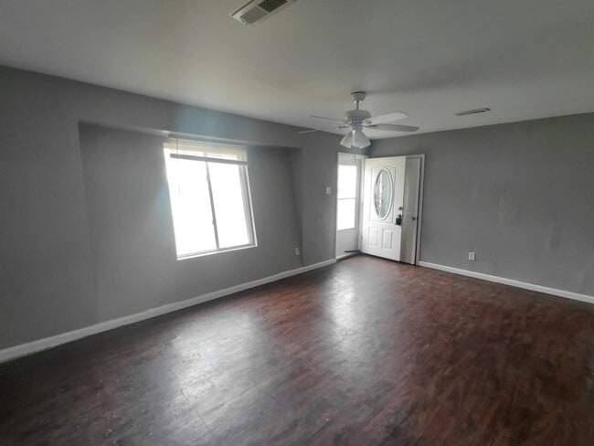 Photo - 1218 Maple Ave House