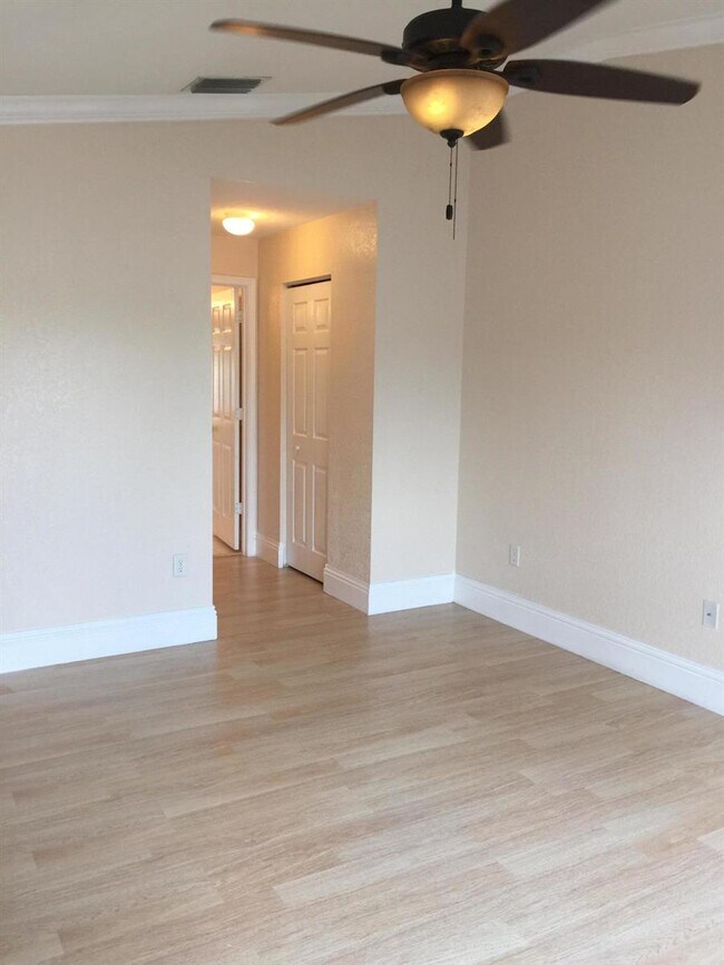 Building Photo - 5900 Azalea Cir