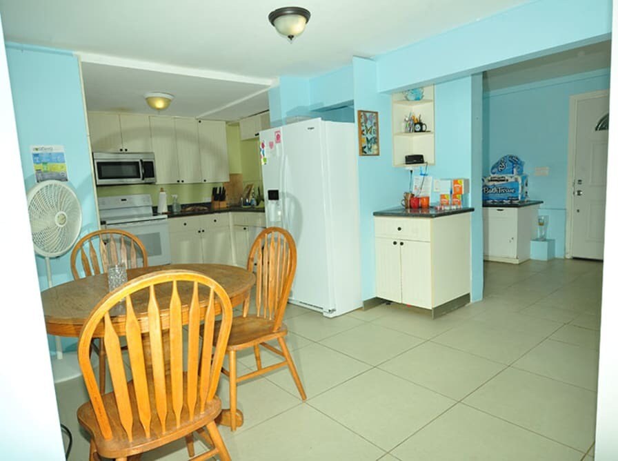Building Photo - 2545 Manoa Rd