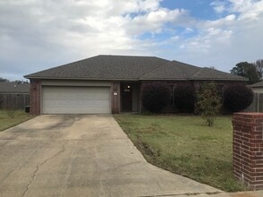 Building Photo - 16 Mustang Dr