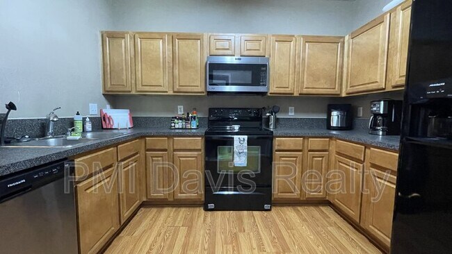 Building Photo - 6965 Ortega Woods Dr